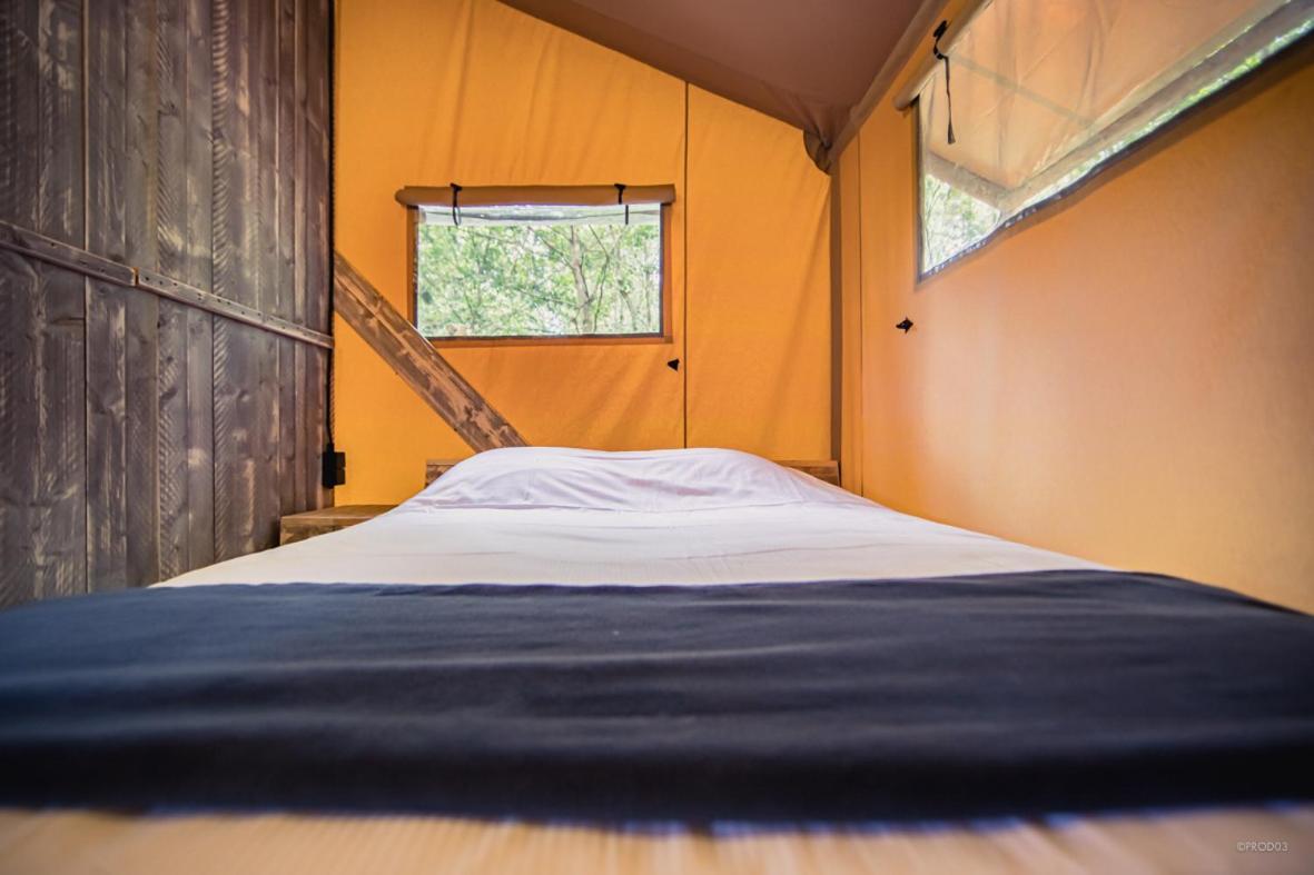 Tente Lodge Jacuzzi Privatif En Pleine Nature Thiel-sur-Acolin Exterior photo