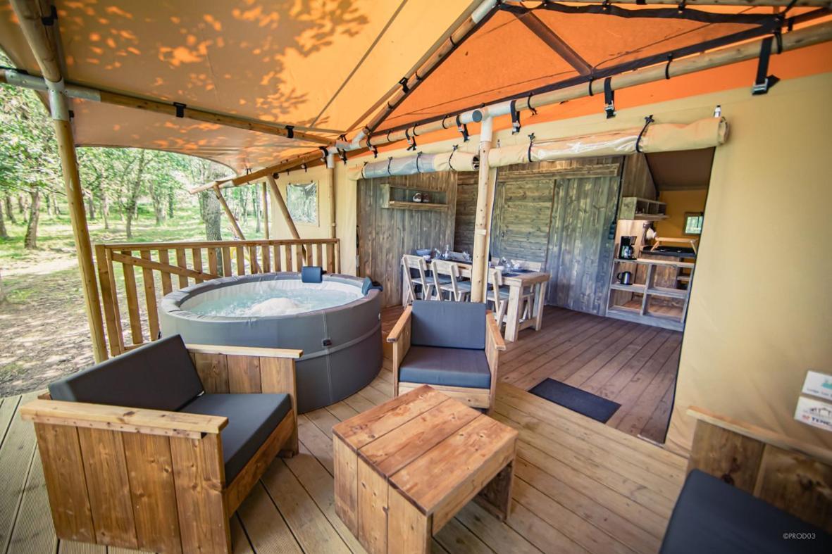 Tente Lodge Jacuzzi Privatif En Pleine Nature Thiel-sur-Acolin Exterior photo