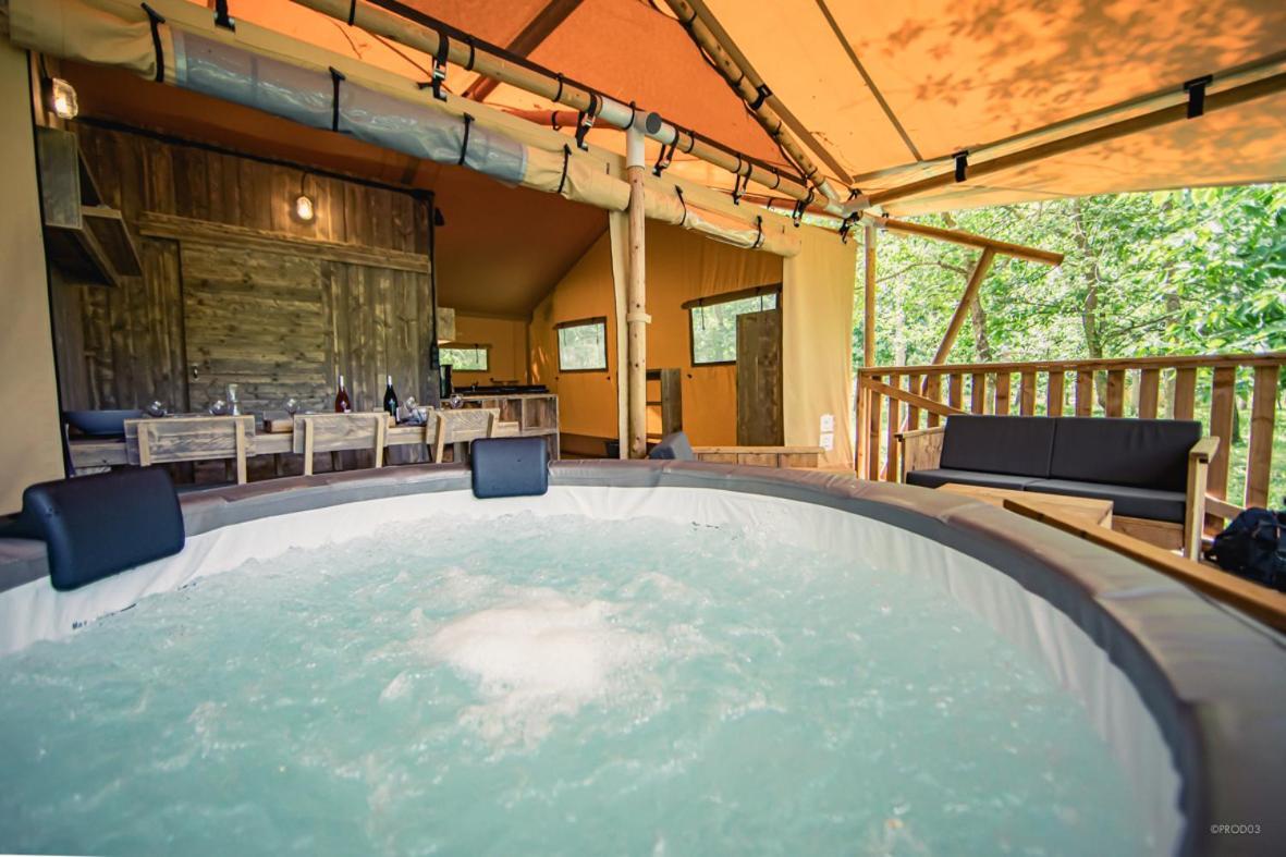 Tente Lodge Jacuzzi Privatif En Pleine Nature Thiel-sur-Acolin Exterior photo